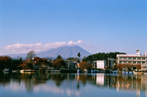 高松ノ池と岩手山